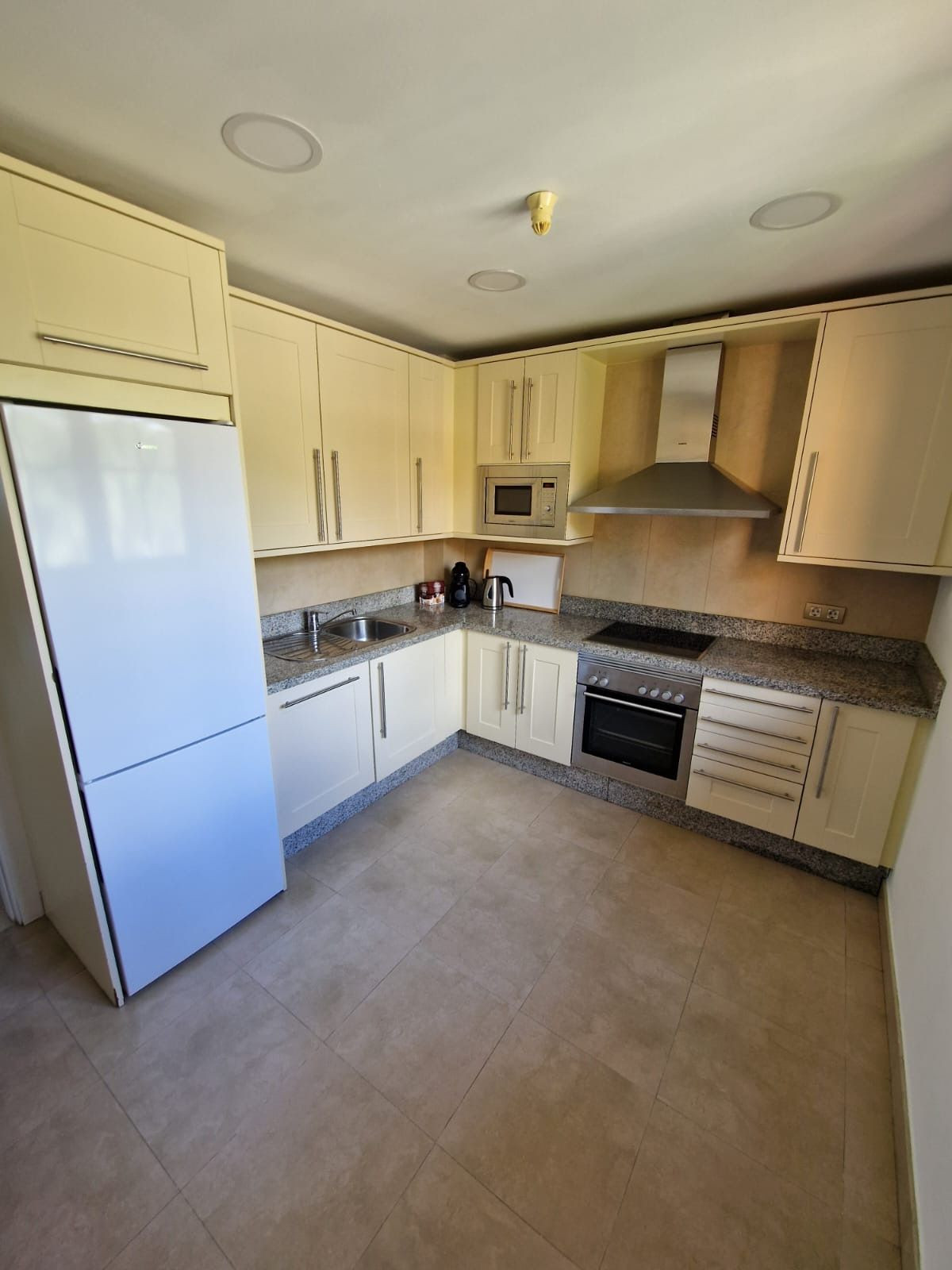 2 Bed Apartment for sale in Benahavís Costa Del Sol, Málaga, Spain