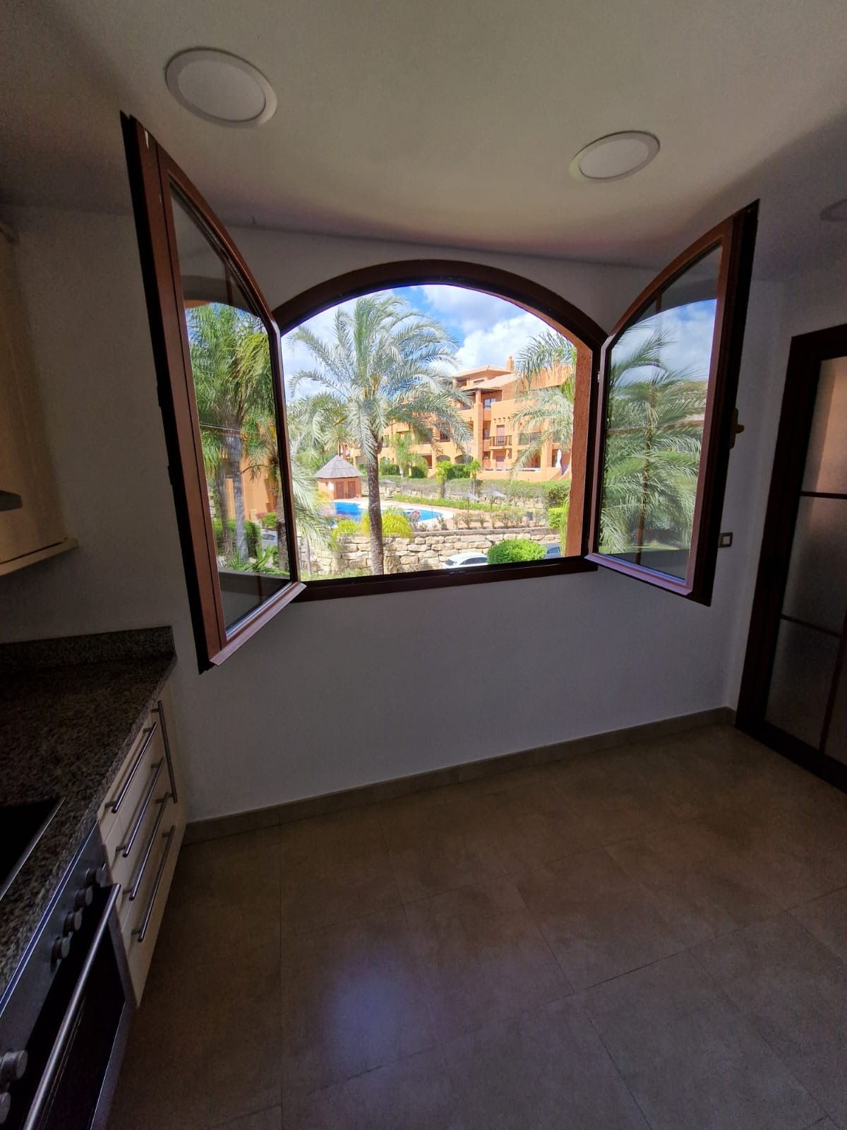 2 Bed Apartment for sale in Benahavís Costa Del Sol, Málaga, Spain