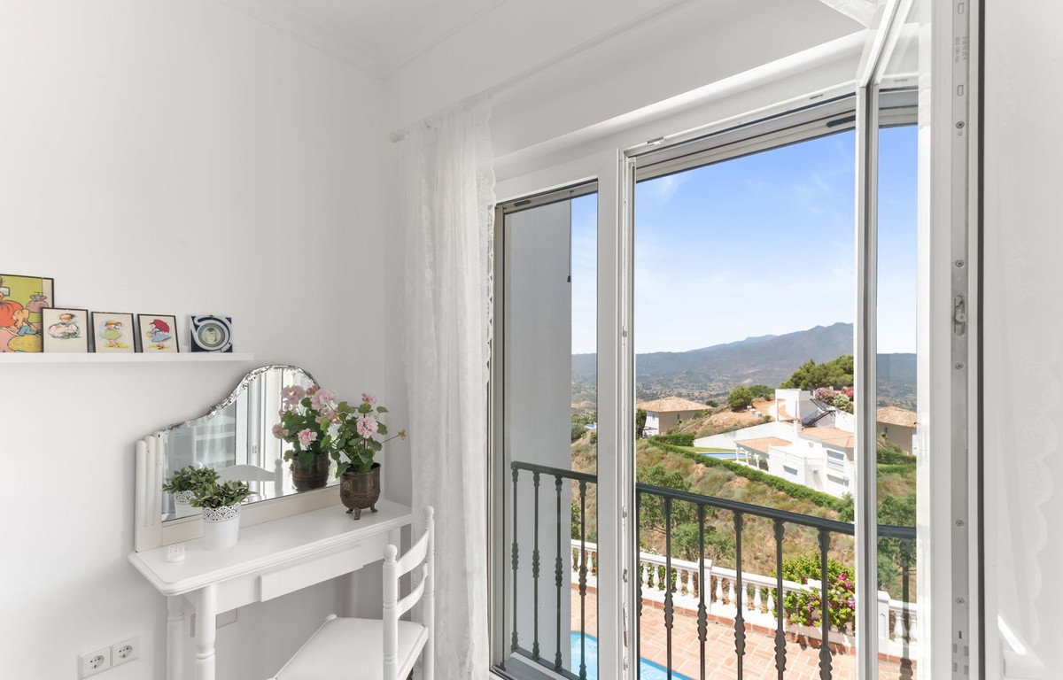 3 Bed Townhouse for sale in Mijas Costa Del Sol, Málaga, Spain