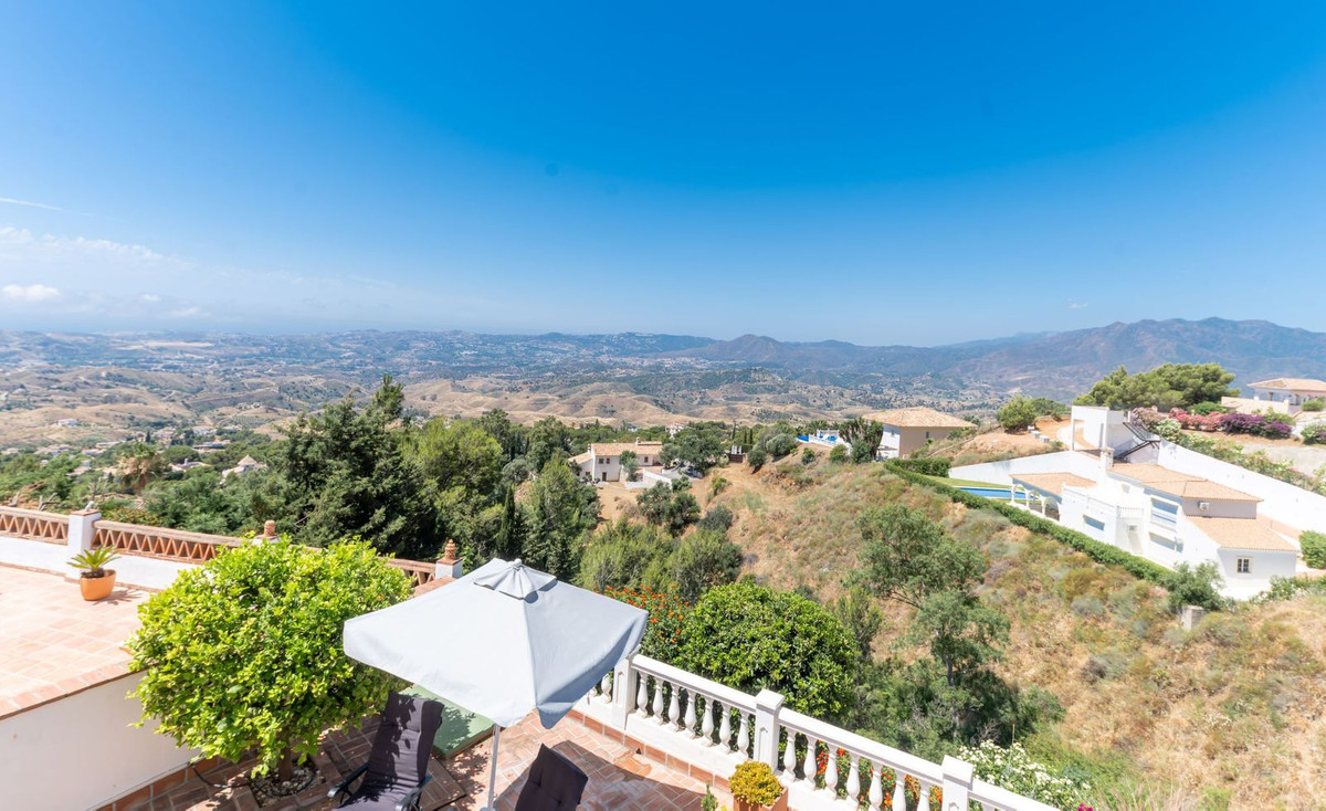 3 Bed Townhouse for sale in Mijas Costa Del Sol, Málaga, Spain