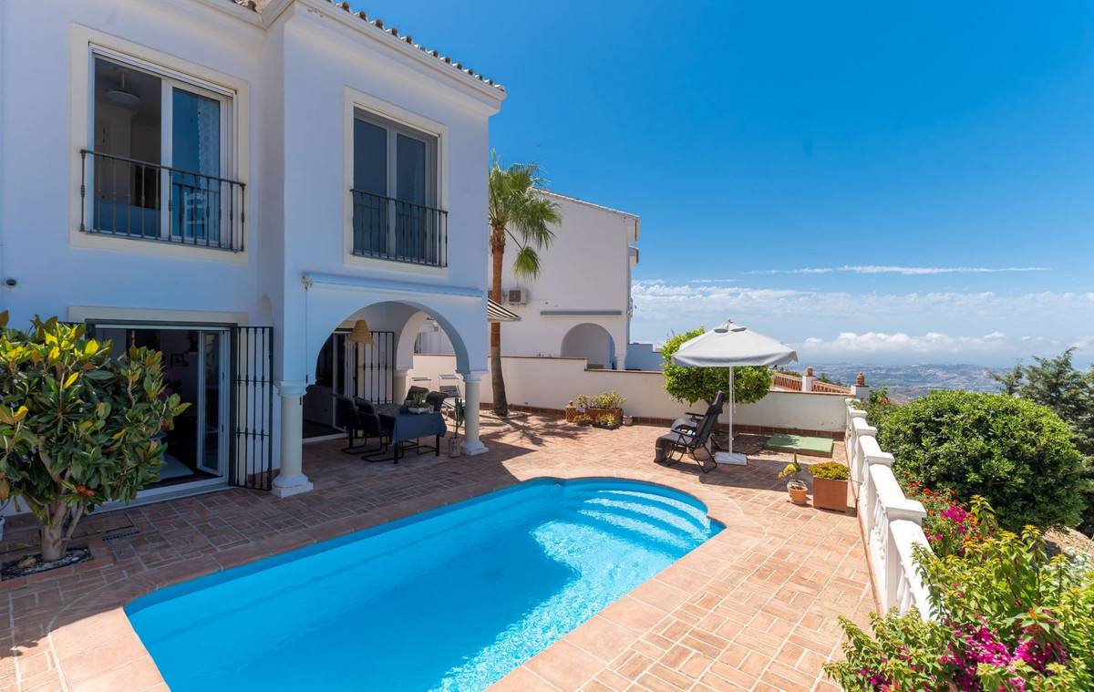 3 Bed Townhouse for sale in Mijas Costa Del Sol, Málaga, Spain