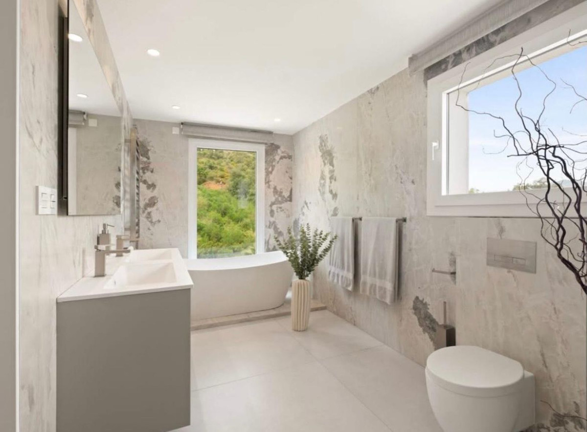 Se vende Villa - Chalet de 4 dormitorios en Costa Del Sol, Málaga, España