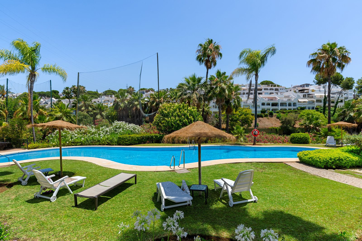 2 Bed Apartment for sale in Benahavís Costa Del Sol, Málaga, Spain