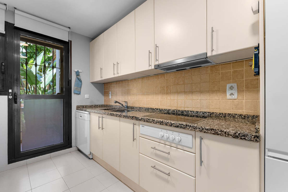 2 Bed Apartment for sale in Benahavís Costa Del Sol, Málaga, Spain