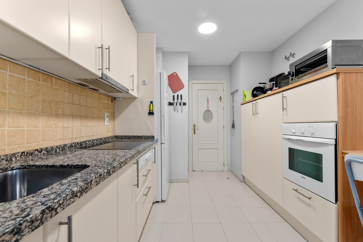 2 Bed Apartment for sale in Benahavís Costa Del Sol, Málaga, Spain
