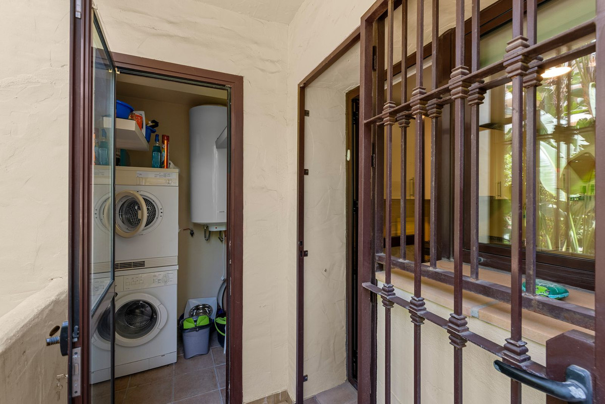 2 Bed Apartment for sale in Benahavís Costa Del Sol, Málaga, Spain