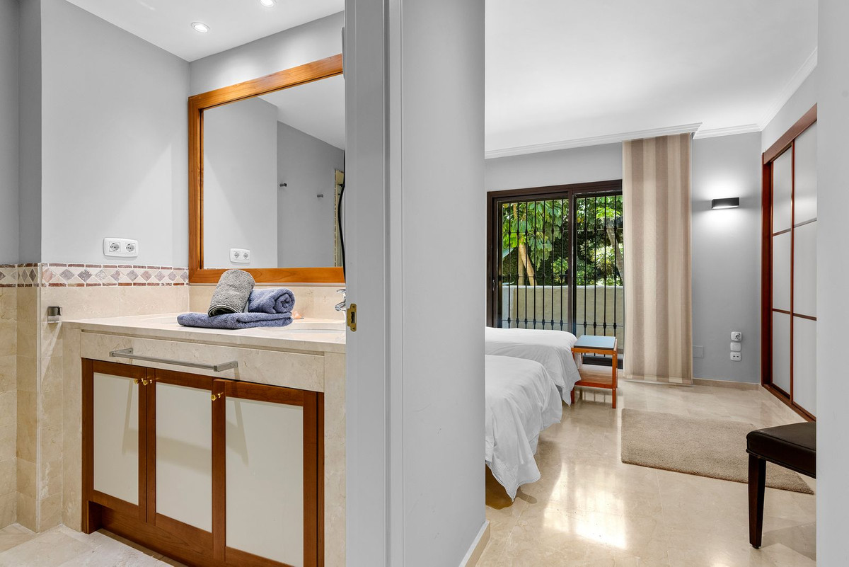 2 Bed Apartment for sale in Benahavís Costa Del Sol, Málaga, Spain