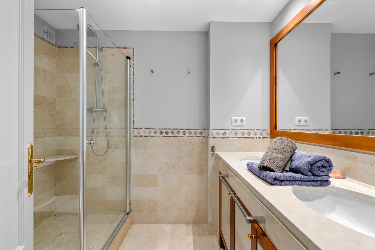 2 Bed Apartment for sale in Benahavís Costa Del Sol, Málaga, Spain