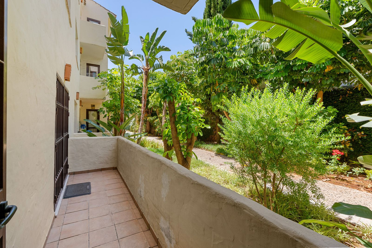 2 Bed Apartment for sale in Benahavís Costa Del Sol, Málaga, Spain