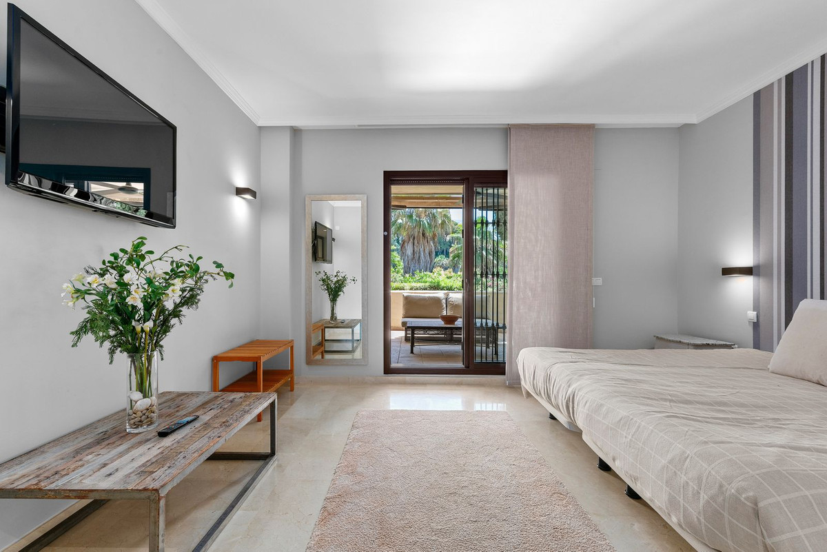 2 Bed Apartment for sale in Benahavís Costa Del Sol, Málaga, Spain