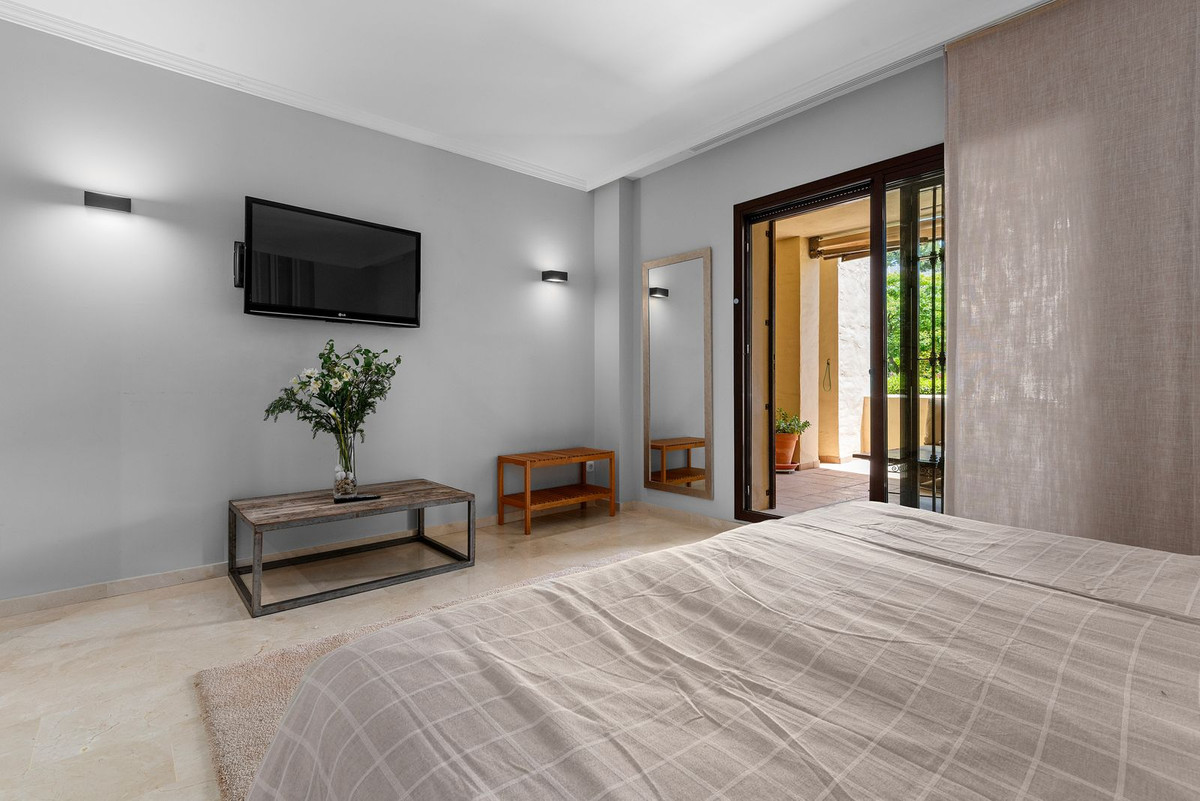 2 Bed Apartment for sale in Benahavís Costa Del Sol, Málaga, Spain