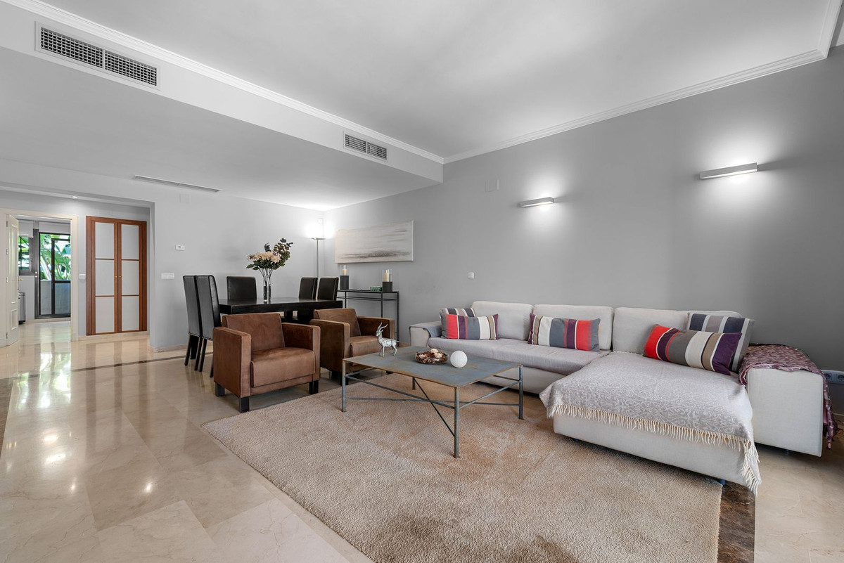 2 Bed Apartment for sale in Benahavís Costa Del Sol, Málaga, Spain