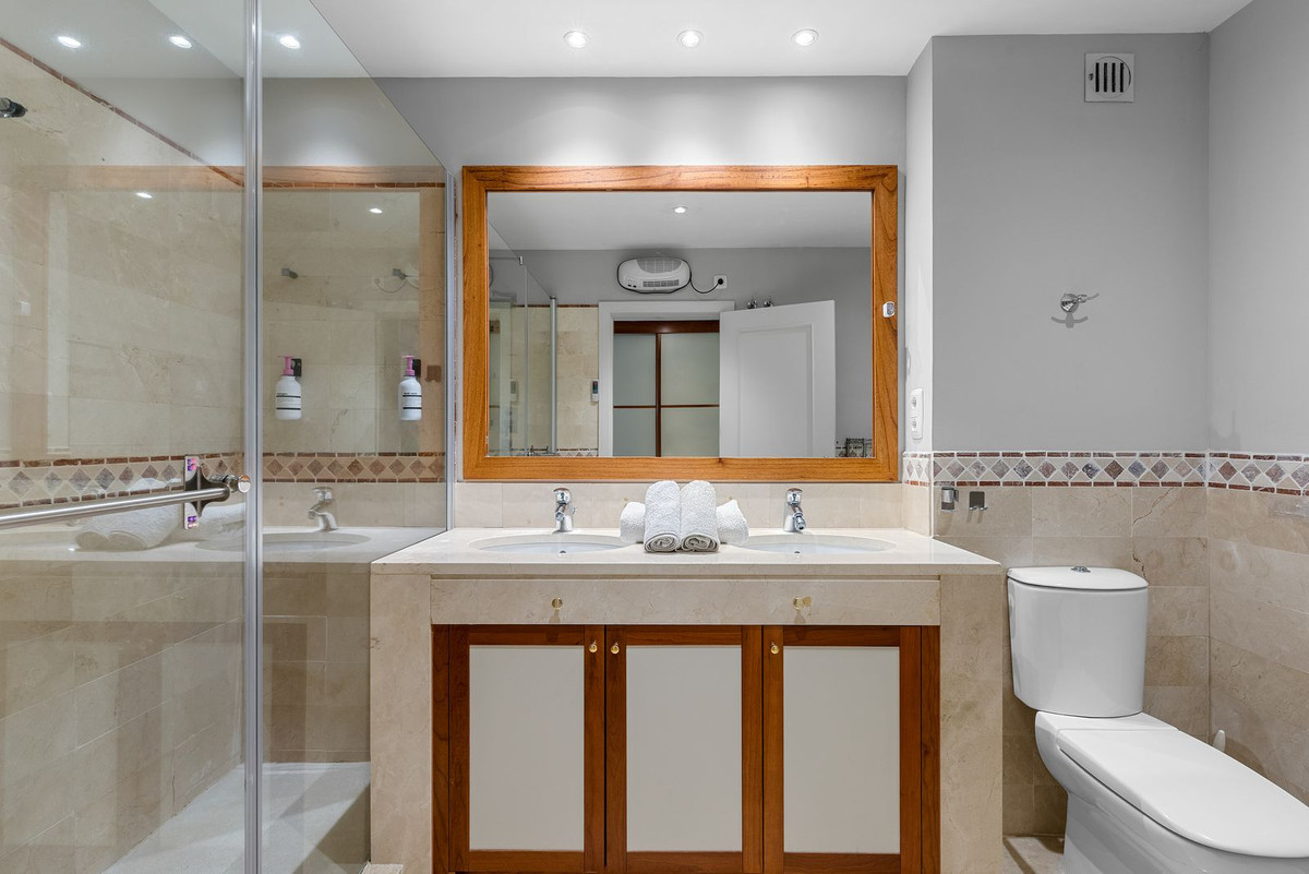 2 Bed Apartment for sale in Benahavís Costa Del Sol, Málaga, Spain