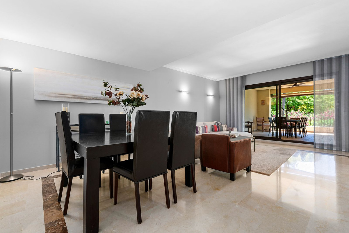 2 Bed Apartment for sale in Benahavís Costa Del Sol, Málaga, Spain