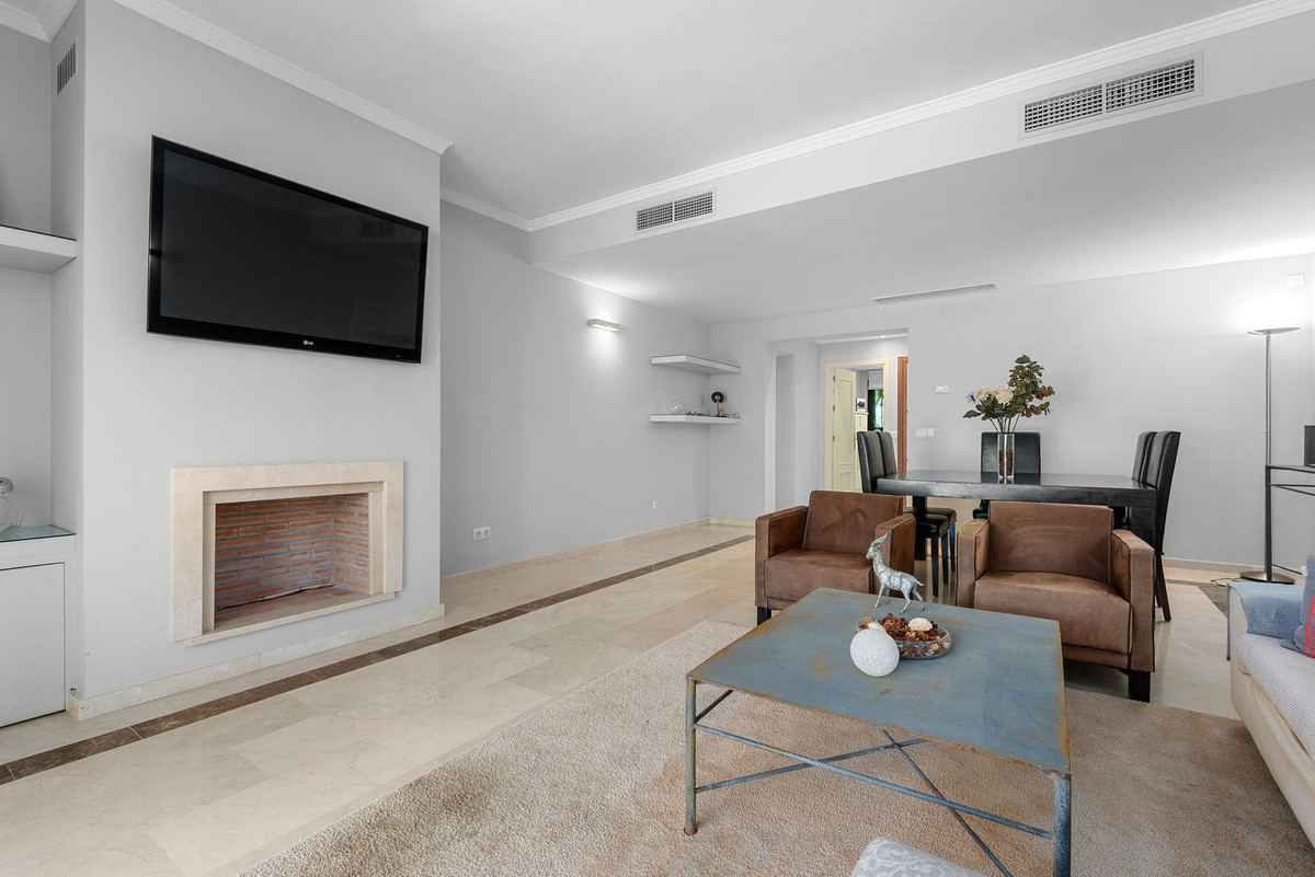 2 Bed Apartment for sale in Benahavís Costa Del Sol, Málaga, Spain