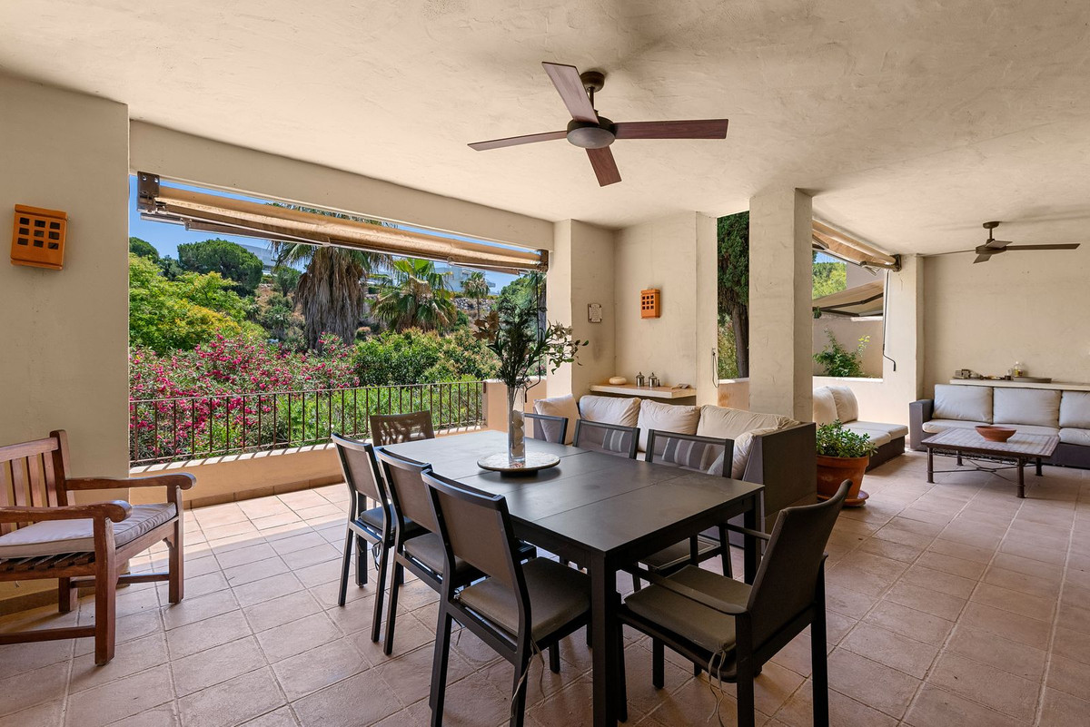 2 Bed Apartment for sale in Benahavís Costa Del Sol, Málaga, Spain