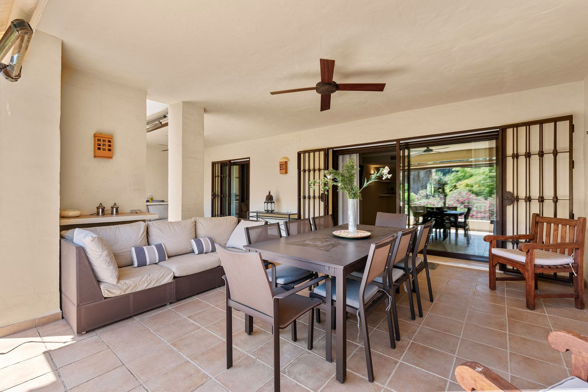 2 Bed Apartment for sale in Benahavís Costa Del Sol, Málaga, Spain