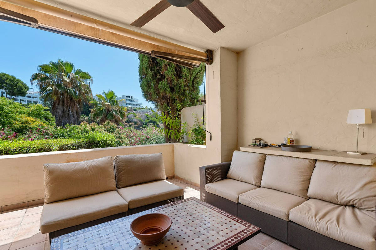 2 Bed Apartment for sale in Benahavís Costa Del Sol, Málaga, Spain
