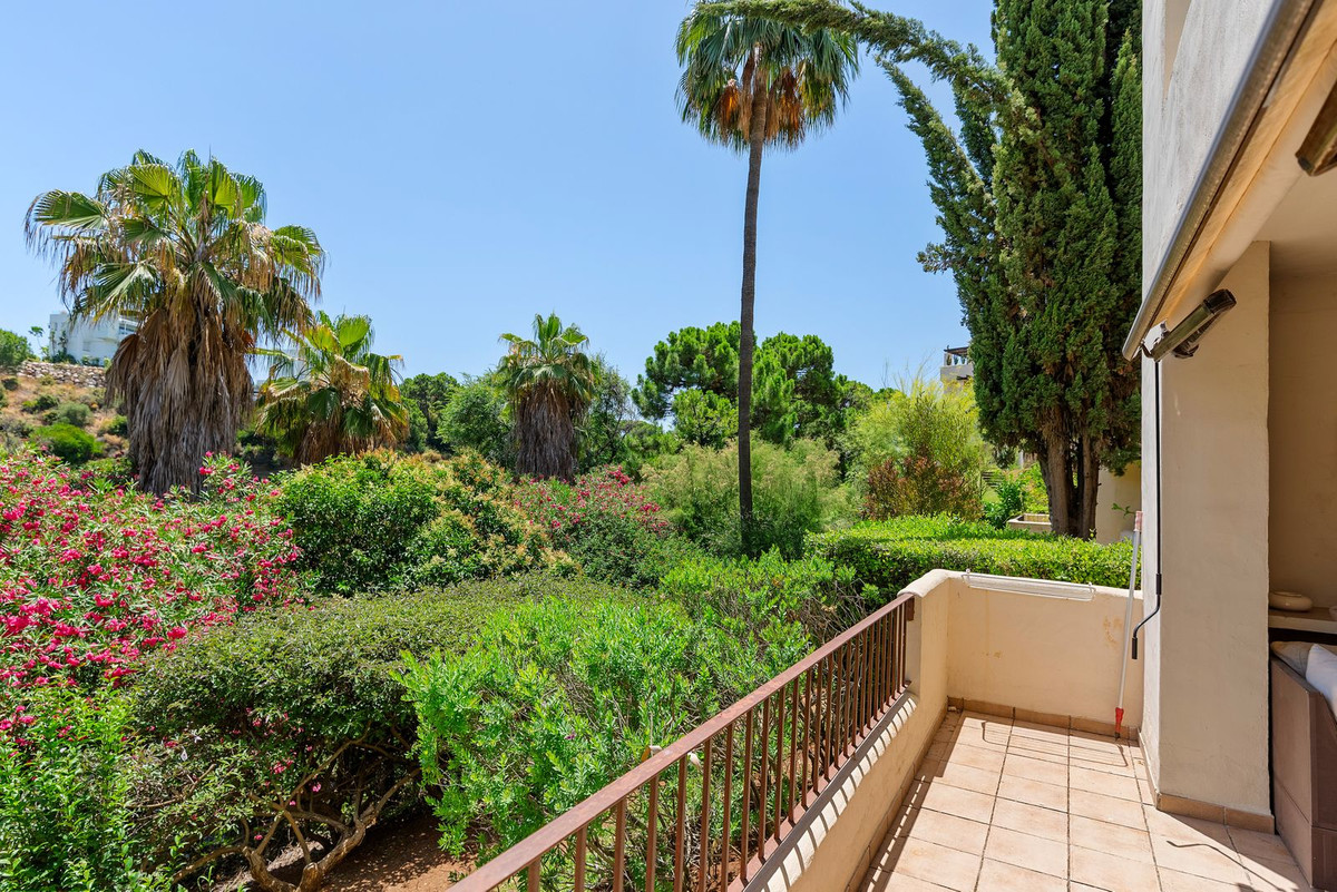 2 Bed Apartment for sale in Benahavís Costa Del Sol, Málaga, Spain