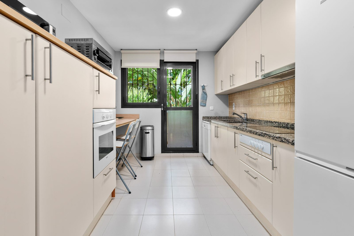 2 Bed Apartment for sale in Benahavís Costa Del Sol, Málaga, Spain