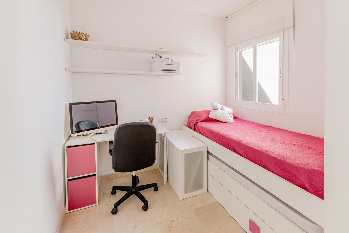 2 Bed Apartment for sale in Estepona Costa Del Sol, Málaga, Spain