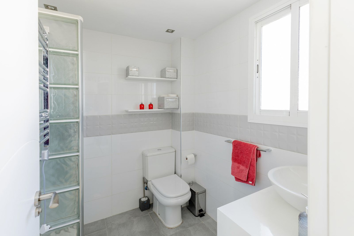 2 Bed Apartment for sale in Estepona Costa Del Sol, Málaga, Spain