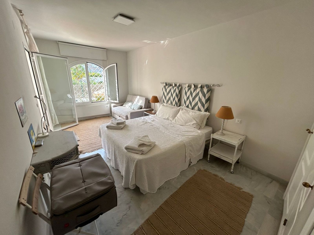 3 Bed Apartment for sale in Marbella Costa Del Sol, Málaga, Spain