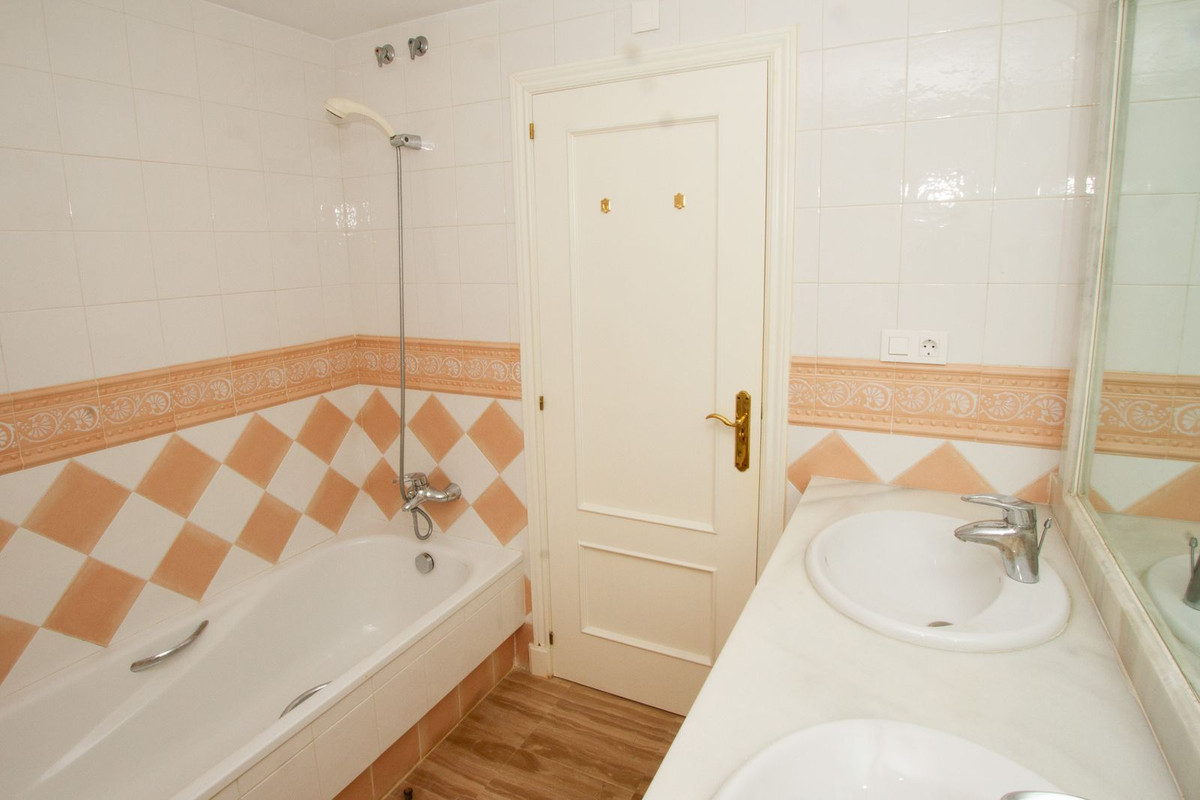 3 Bed Apartment for sale in Elviria Costa Del Sol, Málaga, Spain