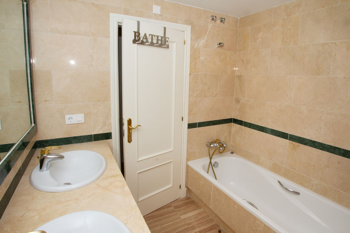 3 Bed Apartment for sale in Elviria Costa Del Sol, Málaga, Spain