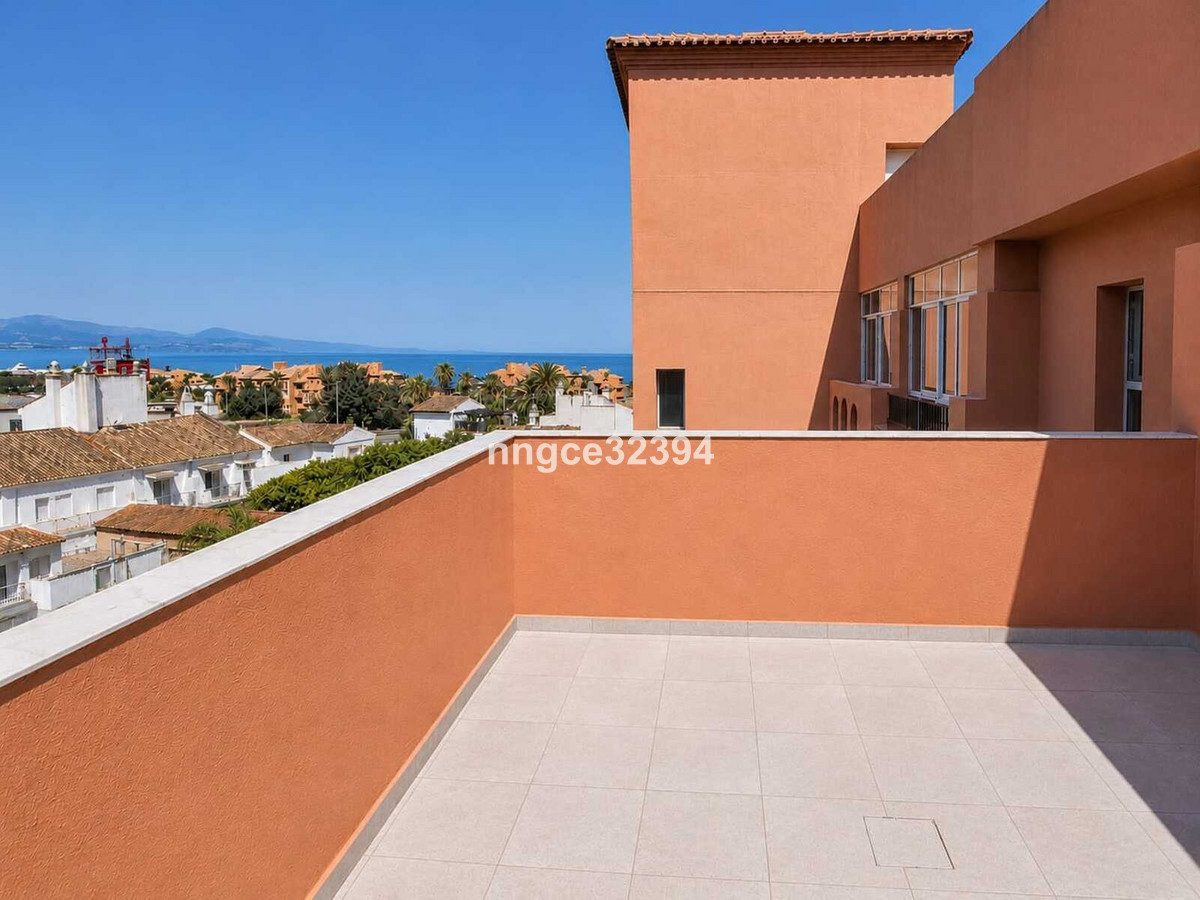 2 Bed Apartment for sale in La Duquesa Costa Del Sol, Málaga, Spain