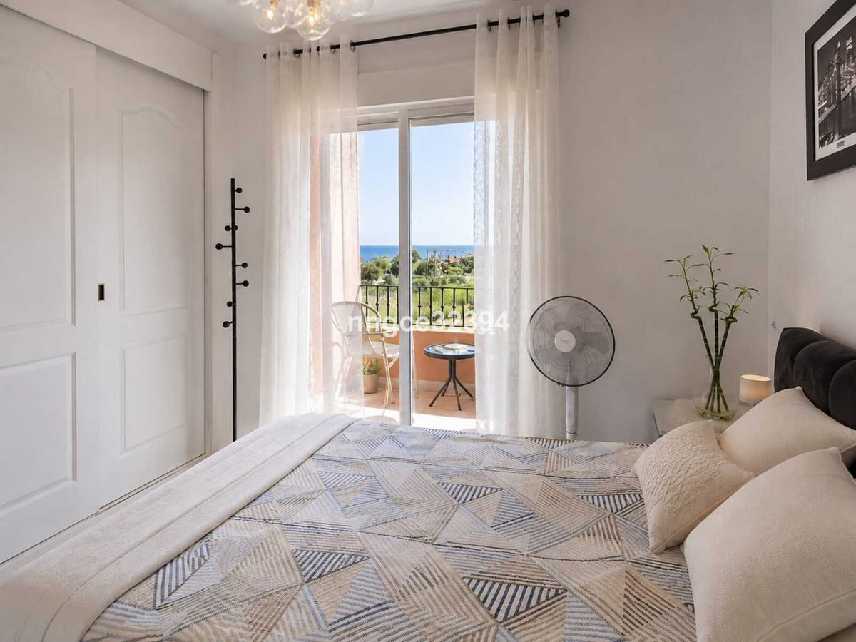 2 Bed Apartment for sale in La Duquesa Costa Del Sol, Málaga, Spain