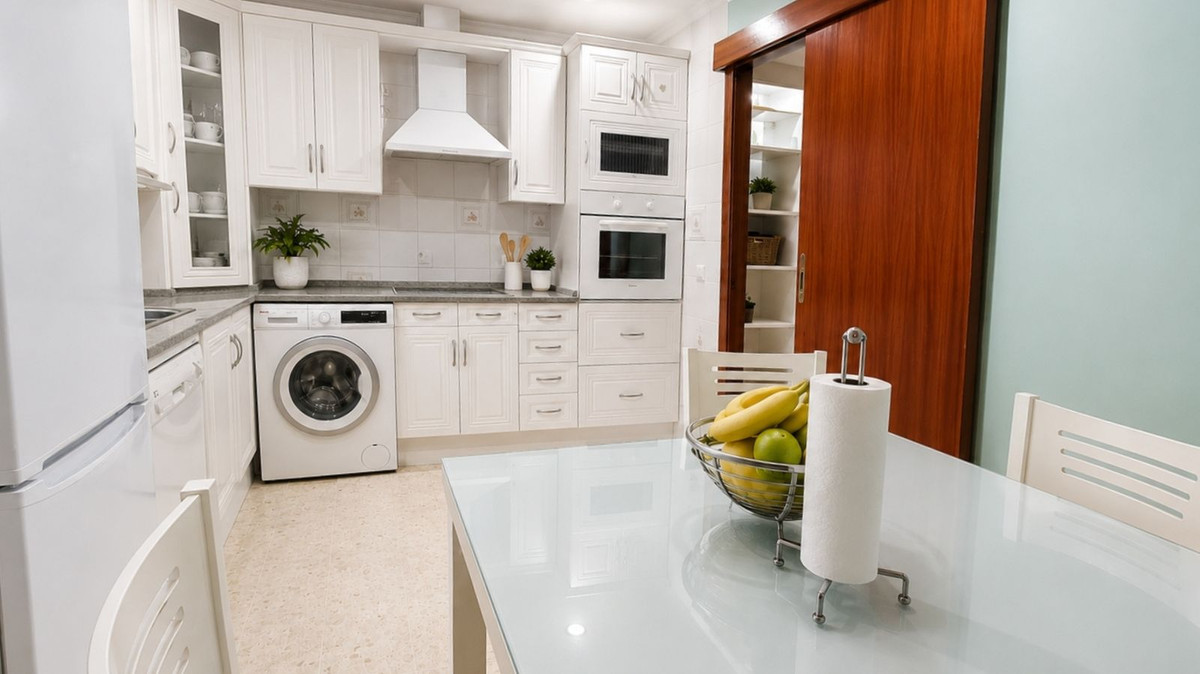 4 Bed Townhouse for sale in La Línea Costa Del Sol, Cádiz, Spain