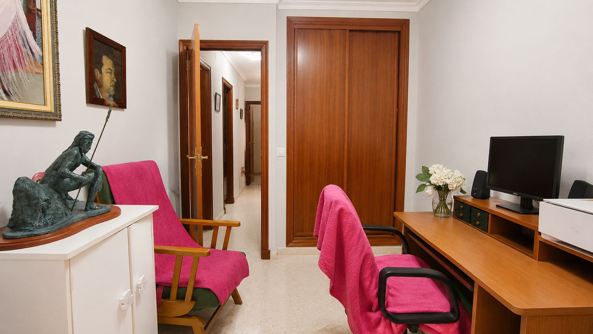 4 Bed Townhouse for sale in La Línea Costa Del Sol, Cádiz, Spain