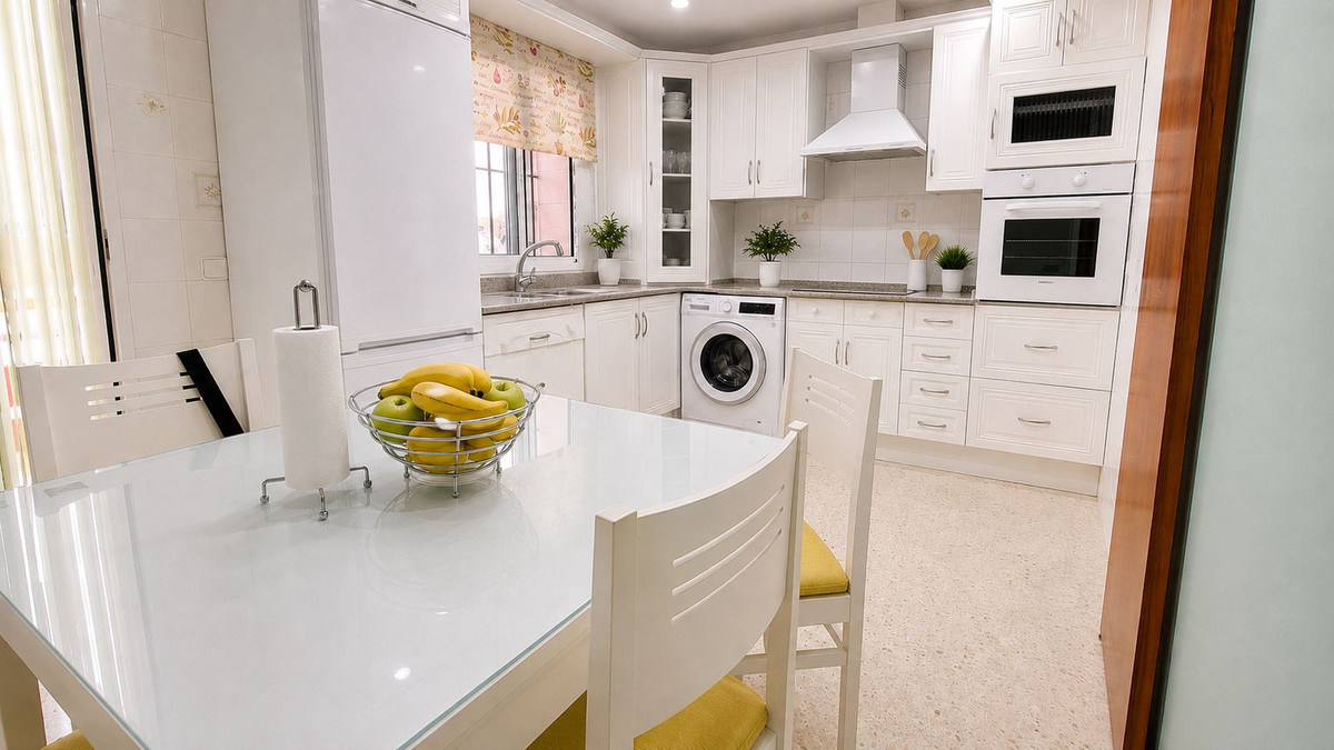 4 Bed Townhouse for sale in La Línea Costa Del Sol, Cádiz, Spain