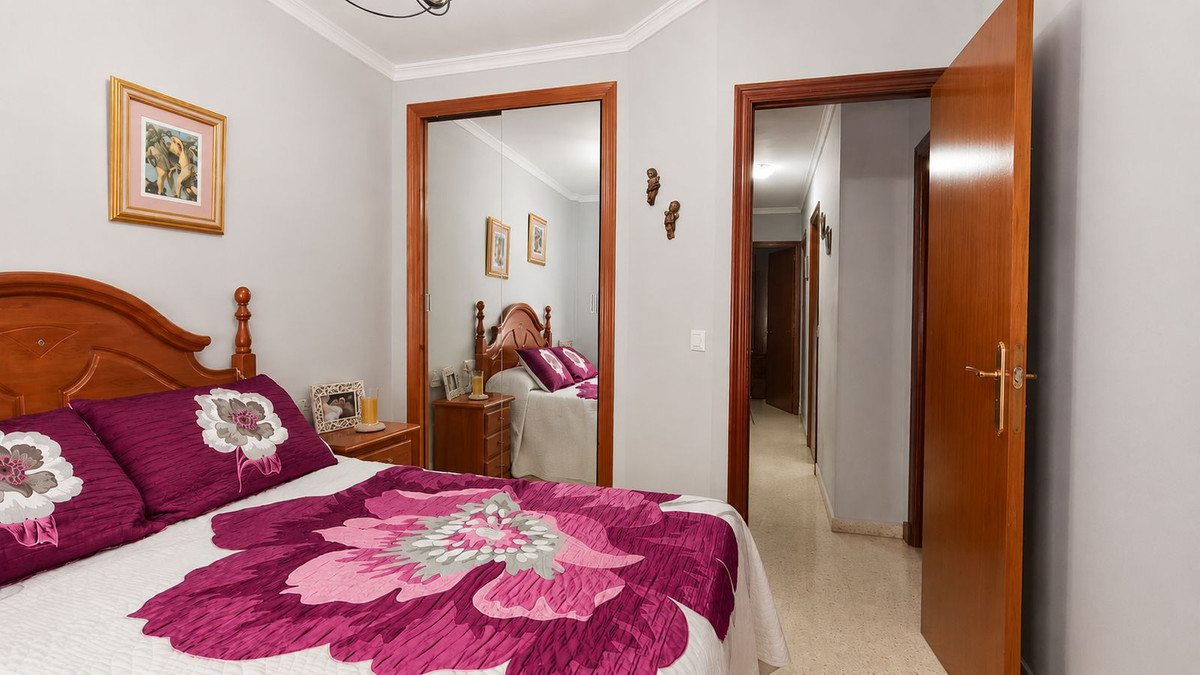 4 Bed Townhouse for sale in La Línea Costa Del Sol, Cádiz, Spain