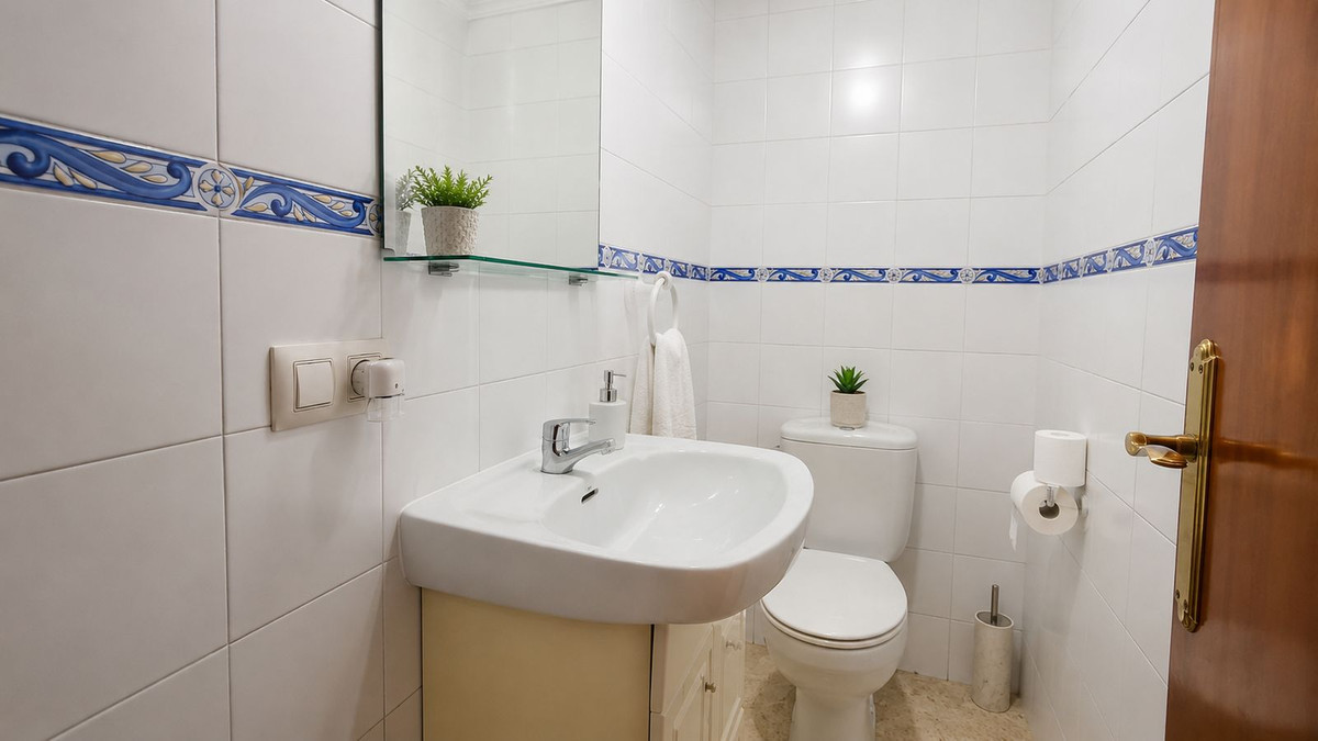 4 Bed Townhouse for sale in La Línea Costa Del Sol, Cádiz, Spain