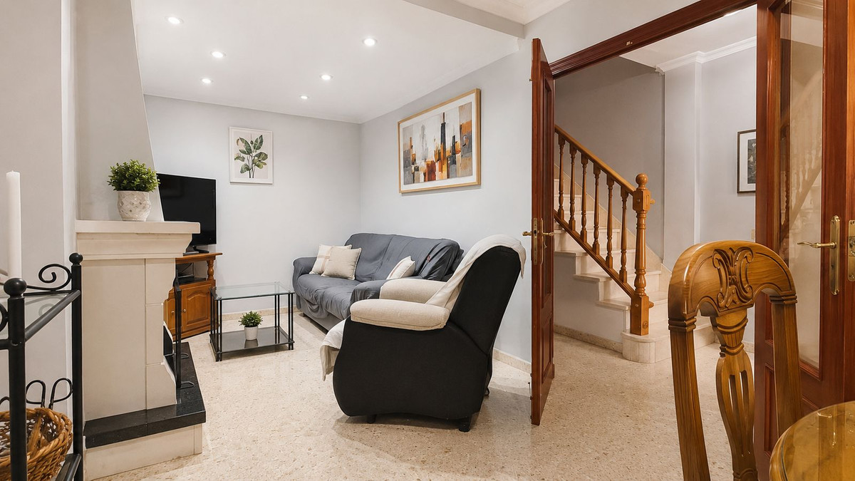 4 Bed Townhouse for sale in La Línea Costa Del Sol, Cádiz, Spain