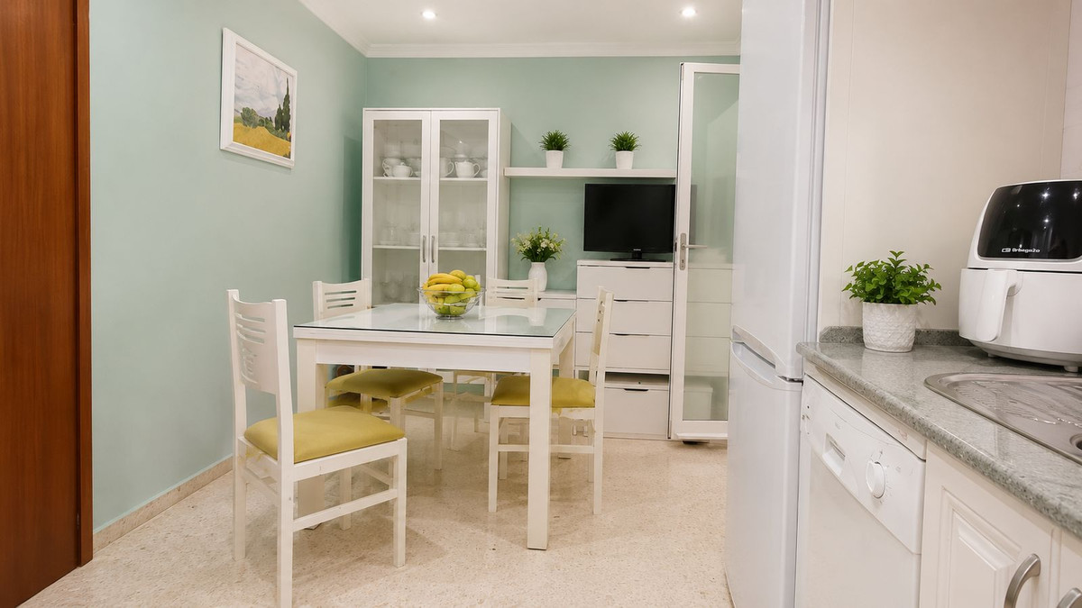4 Bed Townhouse for sale in La Línea Costa Del Sol, Cádiz, Spain