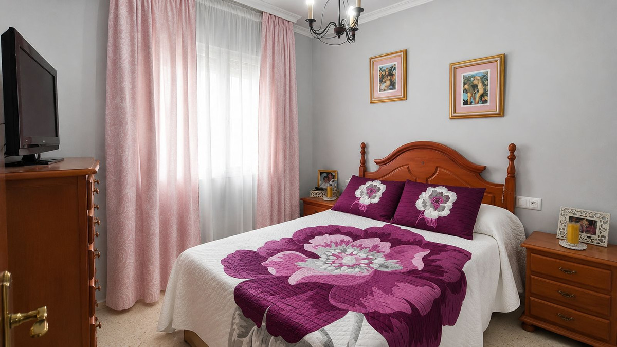 4 Bed Townhouse for sale in La Línea Costa Del Sol, Cádiz, Spain