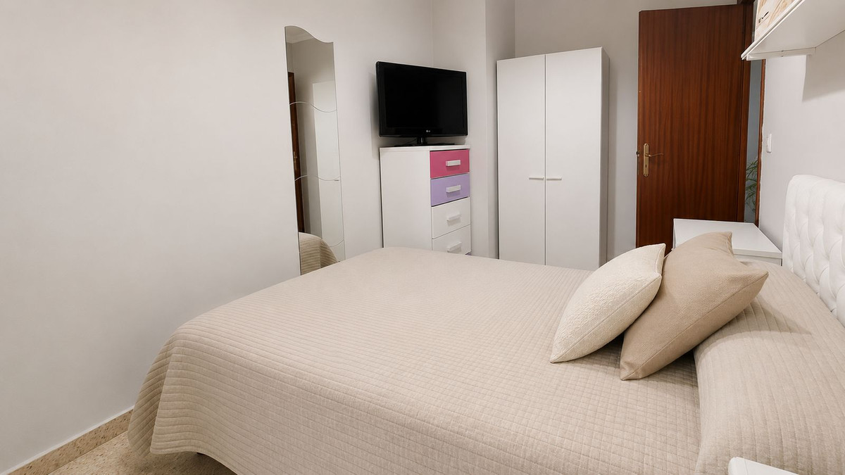 4 Bed Townhouse for sale in La Línea Costa Del Sol, Cádiz, Spain