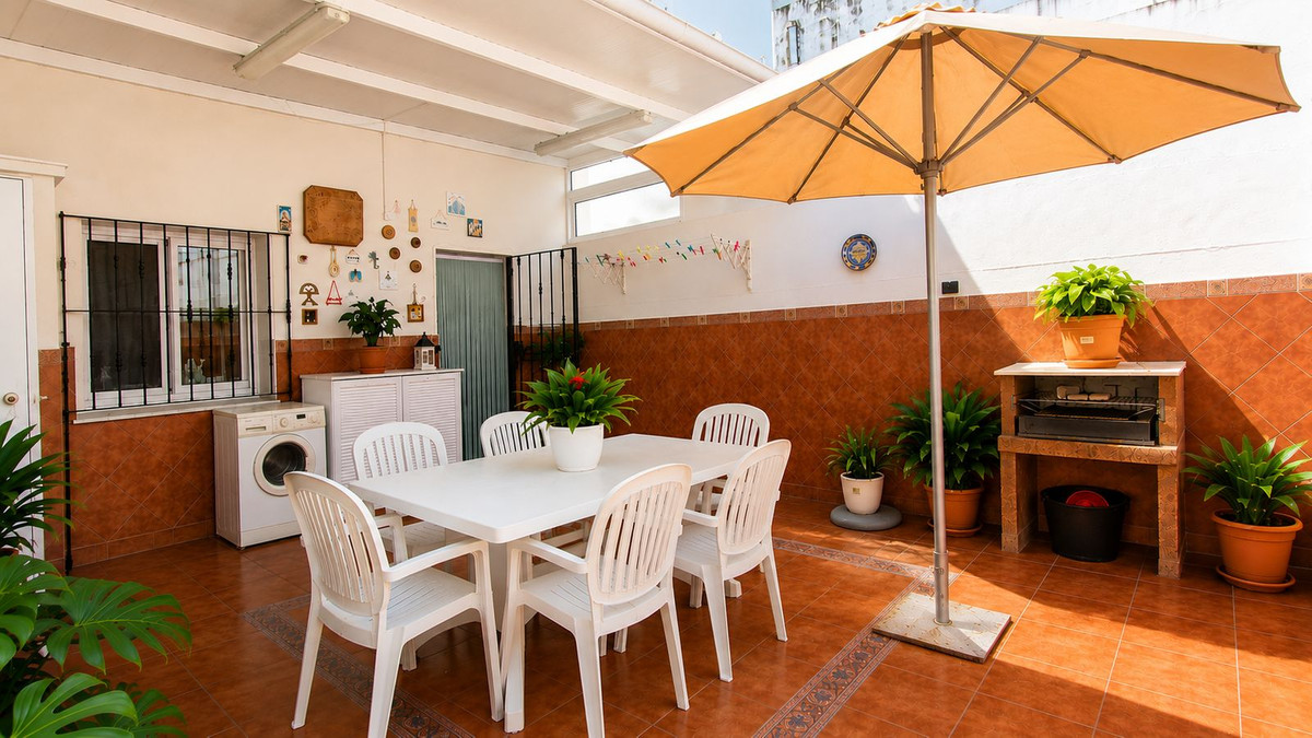 4 Bed Townhouse for sale in La Línea Costa Del Sol, Cádiz, Spain