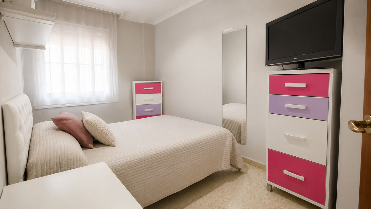 4 Bed Townhouse for sale in La Línea Costa Del Sol, Cádiz, Spain