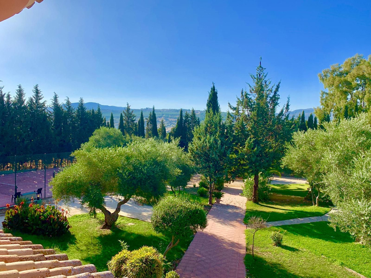 4 Bed Townhouse for sale in Ronda Costa Del Sol, Málaga, Spain