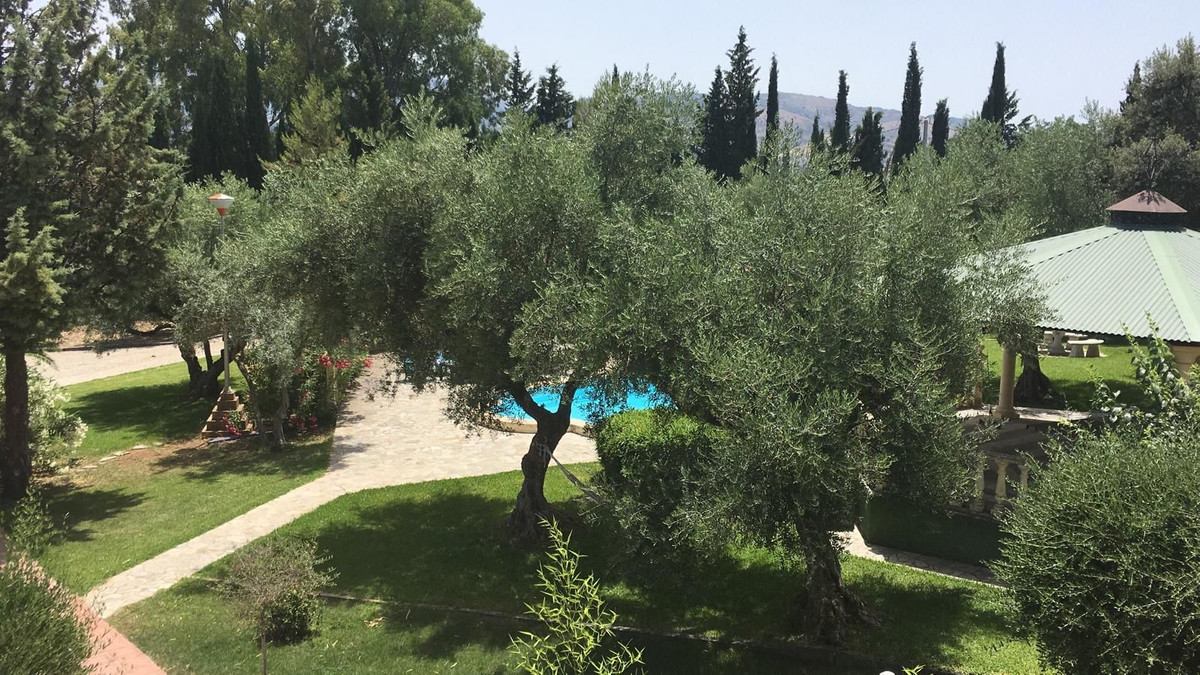 4 Bed Townhouse for sale in Ronda Costa Del Sol, Málaga, Spain