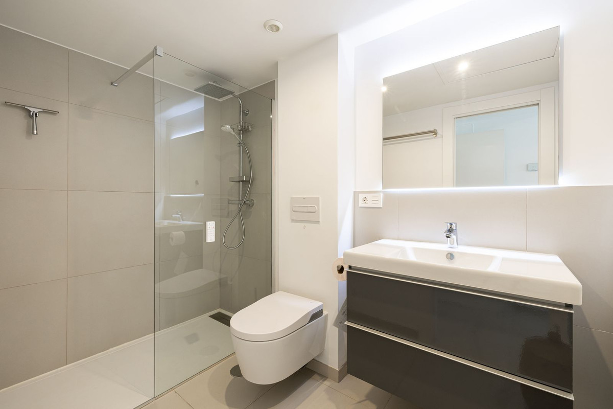 2 Bed Apartment for sale in Benalmadena Costa Costa Del Sol, Málaga, Spain