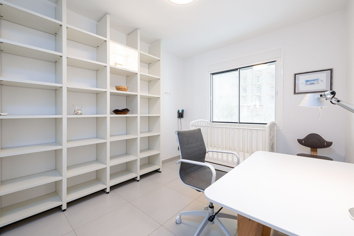 2 Bed Apartment for sale in Benalmadena Costa Costa Del Sol, Málaga, Spain