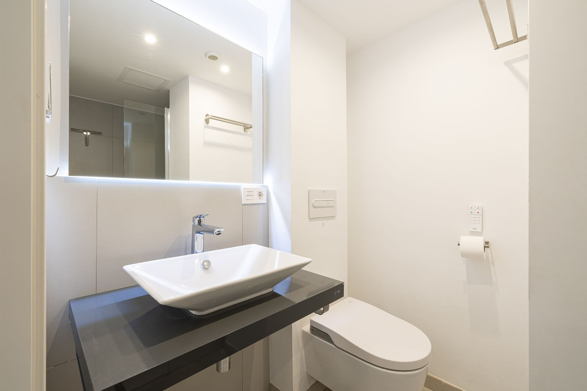 2 Bed Apartment for sale in Benalmadena Costa Costa Del Sol, Málaga, Spain