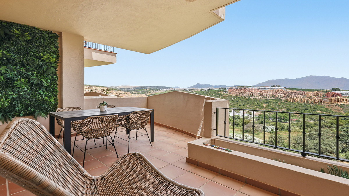 2 Bed Apartment for sale in La Duquesa Costa Del Sol, Málaga, Spain
