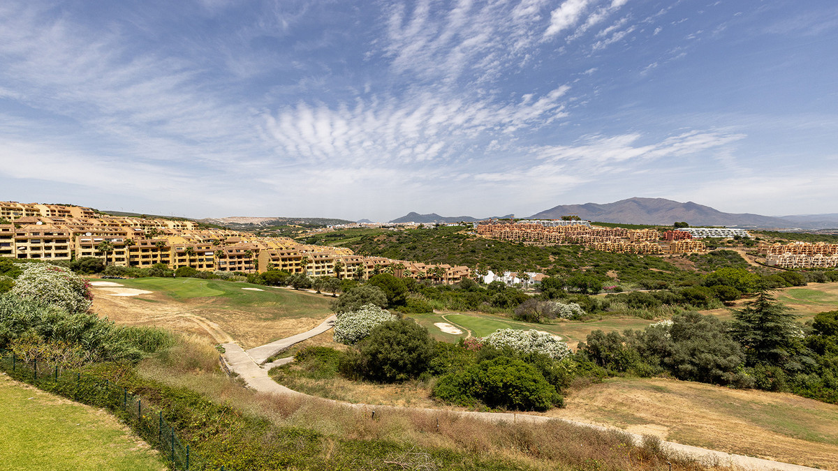 2 Bed Apartment for sale in La Duquesa Costa Del Sol, Málaga, Spain