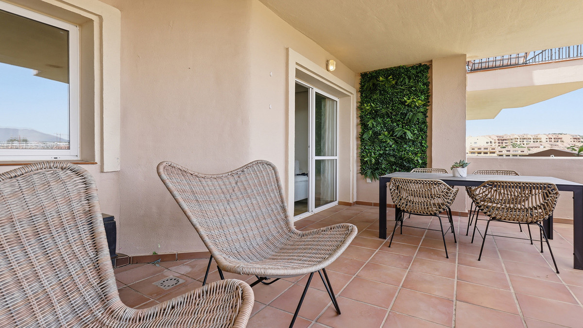 2 Bed Apartment for sale in La Duquesa Costa Del Sol, Málaga, Spain